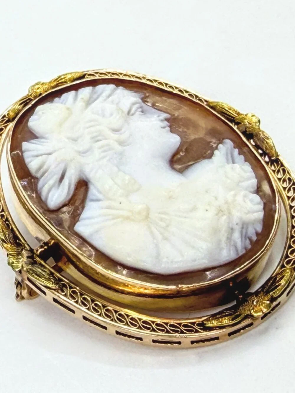 Antique 14K Gold Hand Carved Shell Cameo Brooch Ornate Filigree JR1989